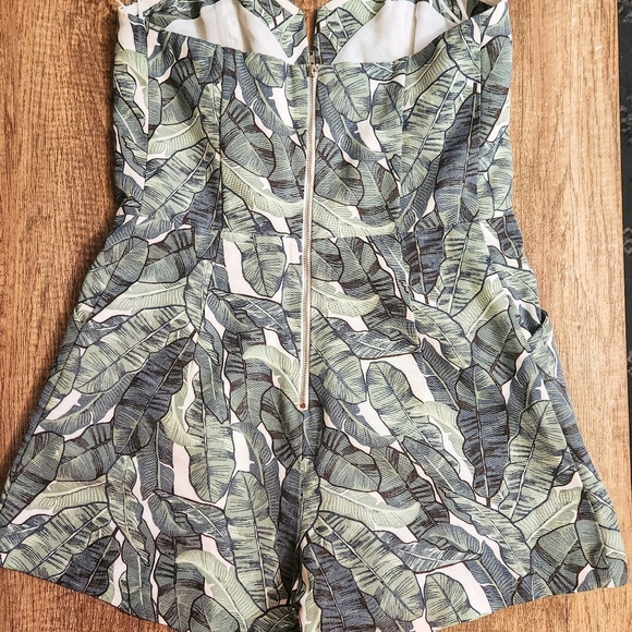 H&M Strapless Tropical Banana Leaf Romper (WITH POCKETS!) - Picture 4 of 8